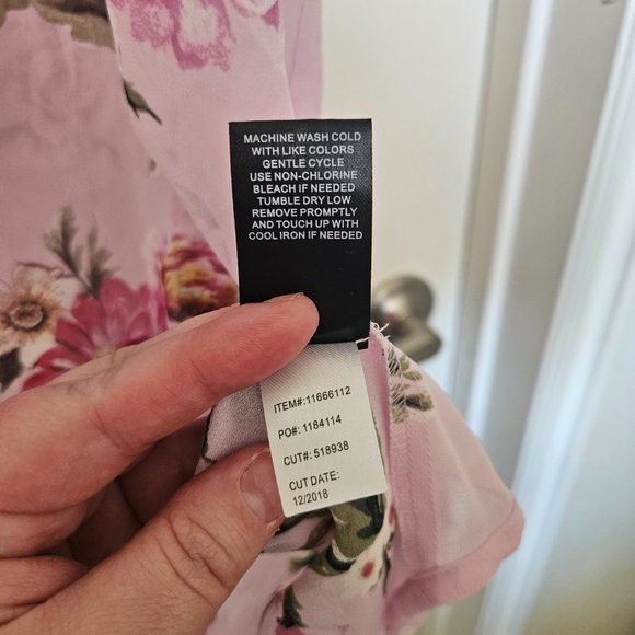 Torrid NWT high low top, button up top, pink floral, size 2 - Picture 10 of 10